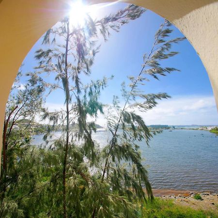 2 Bedroom Apt With Breathtaking View Oyster Pond Kültér fotó
