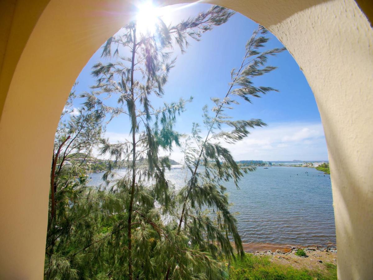 2 Bedroom Apt With Breathtaking View Oyster Pond Kültér fotó