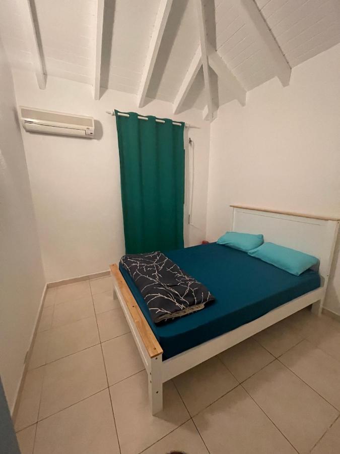 2 Bedroom Apt With Breathtaking View Oyster Pond Kültér fotó